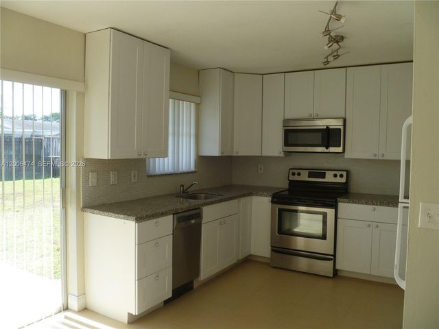 6580 Grant St, Hollywood, FL 33024