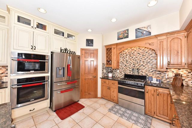W71N428 Mulberry AVENUE, Cedarburg, WI 53012