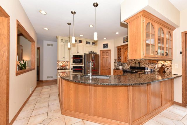 W71N428 Mulberry AVENUE, Cedarburg, WI 53012