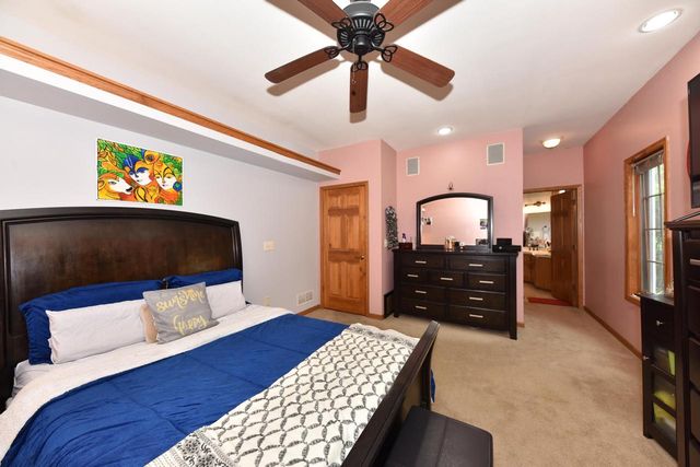 W71N428 Mulberry AVENUE, Cedarburg, WI 53012