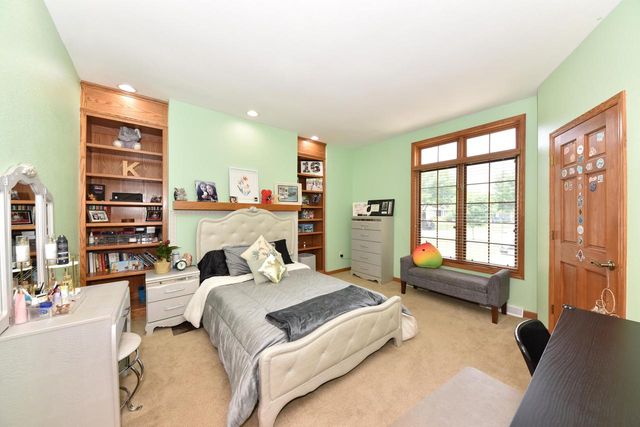 W71N428 Mulberry AVENUE, Cedarburg, WI 53012