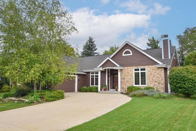 W71N428 Mulberry AVENUE, Cedarburg, WI 53012