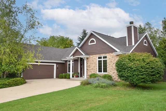 W71N428 Mulberry AVENUE, Cedarburg, WI 53012