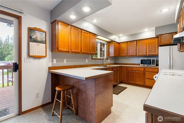 3811 Lakeway Drive, Bellingham, WA 98229