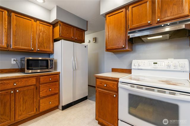 3811 Lakeway Drive, Bellingham, WA 98229
