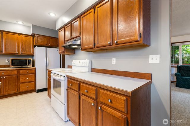 3811 Lakeway Drive, Bellingham, WA 98229