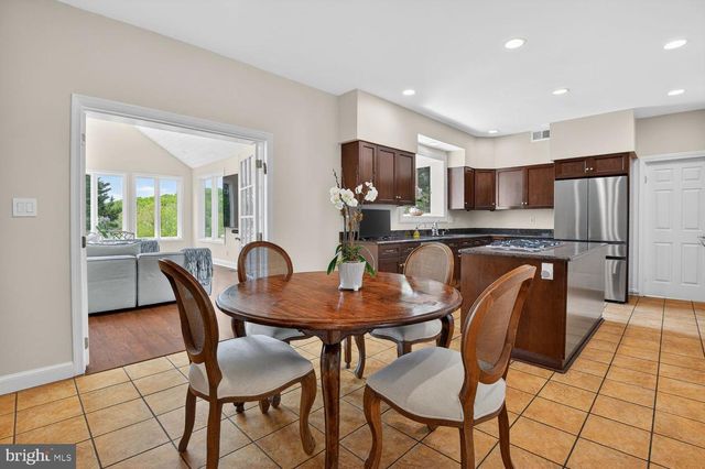 8601 SPLIT OAK CIR, Bethesda, MD 20817
