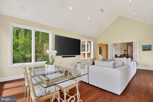 8601 SPLIT OAK CIR, Bethesda, MD 20817