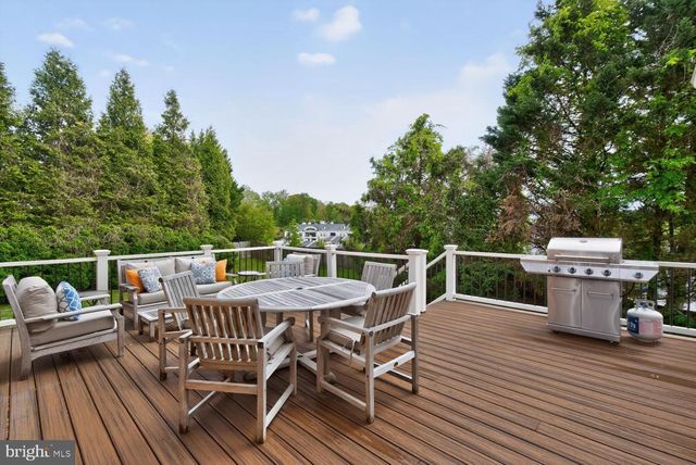 8601 SPLIT OAK CIR, Bethesda, MD 20817
