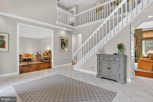 8601 SPLIT OAK CIR, Bethesda, MD 20817
