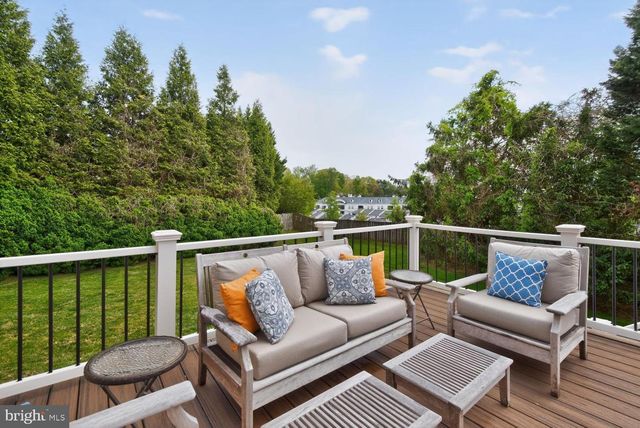 8601 SPLIT OAK CIR, Bethesda, MD 20817