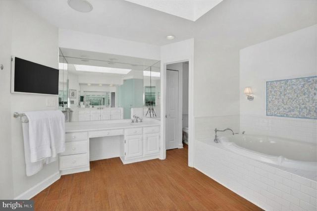 8601 SPLIT OAK CIR, Bethesda, MD 20817