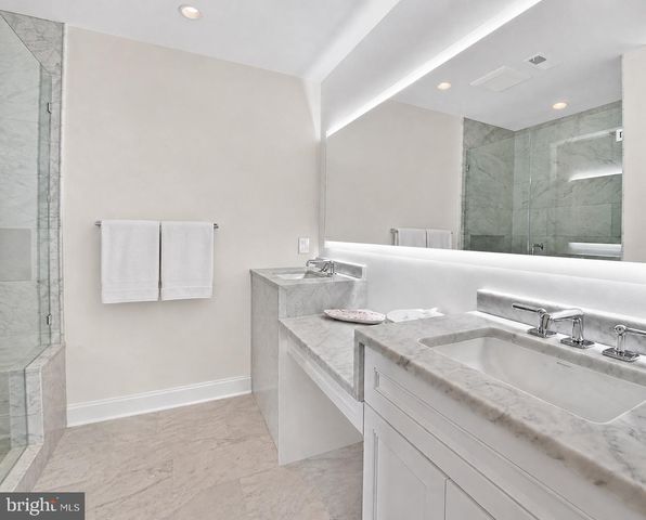 8601 SPLIT OAK CIR, Bethesda, MD 20817