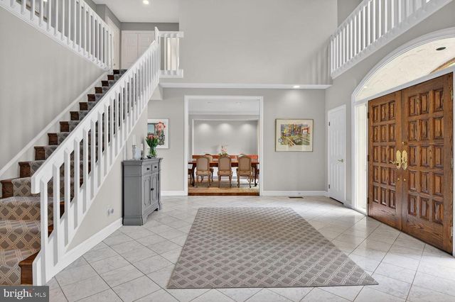 8601 SPLIT OAK CIR, Bethesda, MD 20817