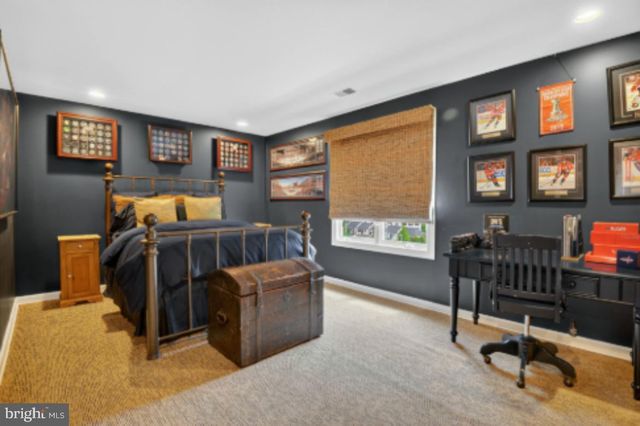 8601 SPLIT OAK CIR, Bethesda, MD 20817