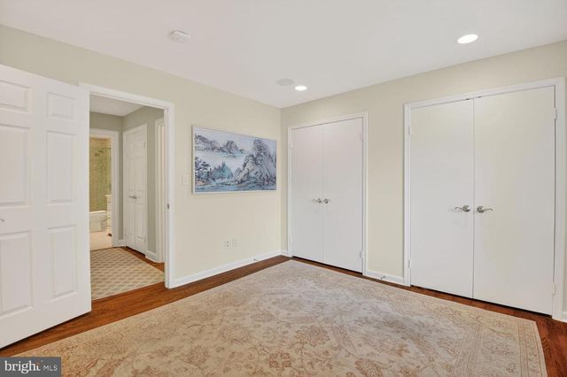 8601 SPLIT OAK CIR, Bethesda, MD 20817
