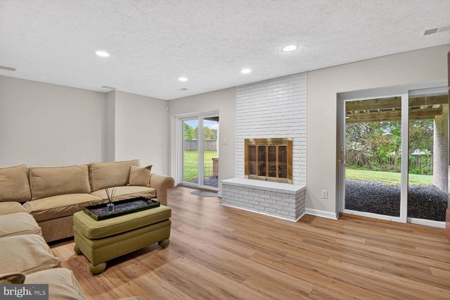 8601 SPLIT OAK CIR, Bethesda, MD 20817