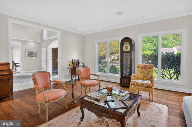 8601 SPLIT OAK CIR, Bethesda, MD 20817