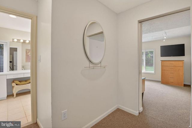 8601 SPLIT OAK CIR, Bethesda, MD 20817