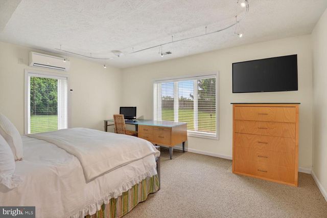 8601 SPLIT OAK CIR, Bethesda, MD 20817