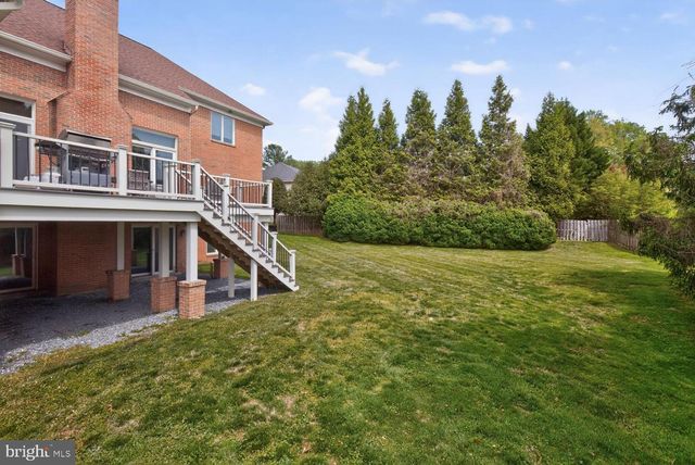 8601 SPLIT OAK CIR, Bethesda, MD 20817