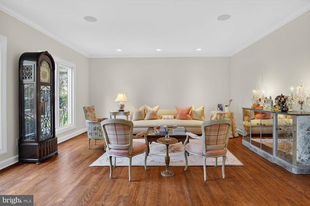 8601 SPLIT OAK CIR, Bethesda, MD 20817