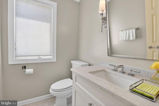 8601 SPLIT OAK CIR, Bethesda, MD 20817