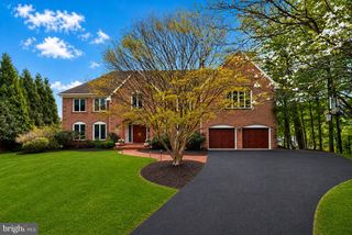 8601 SPLIT OAK CIR, Bethesda, MD 20817