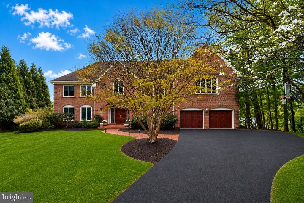8601 SPLIT OAK CIR, Bethesda, MD 20817