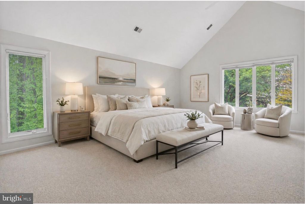 Image 24 of property listing at 8601 SPLIT OAK CIR, Bethesda, MD 20817