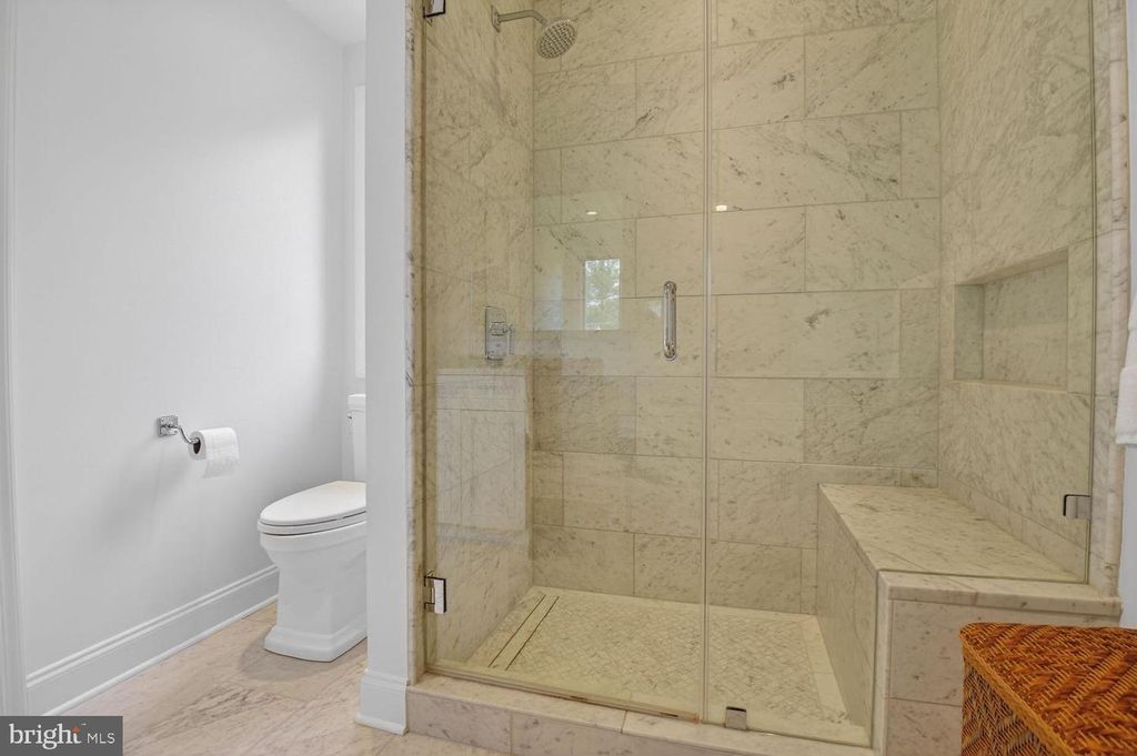 Image 29 of property listing at 8601 SPLIT OAK CIR, Bethesda, MD 20817