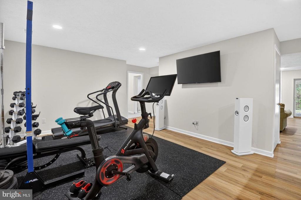 Image 38 of property listing at 8601 SPLIT OAK CIR, Bethesda, MD 20817