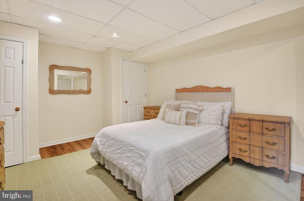 Image 44 of property listing at 8601 SPLIT OAK CIR, Bethesda, MD 20817