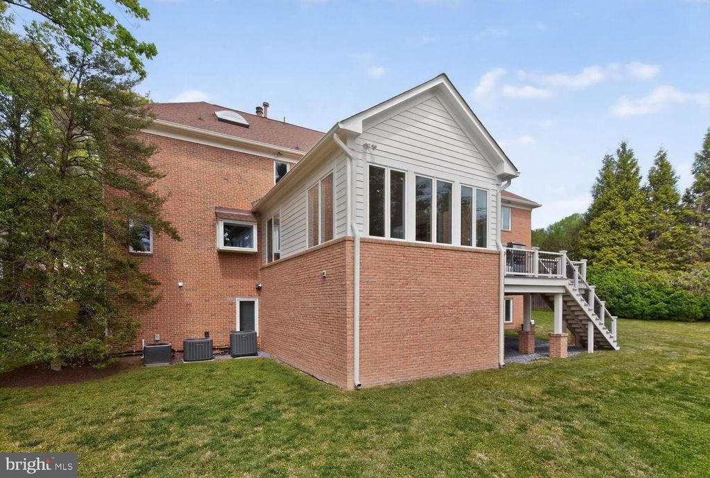Image 47 of property listing at 8601 SPLIT OAK CIR, Bethesda, MD 20817