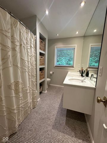 6976 Washington Boulevard, Indianapolis, IN 46220