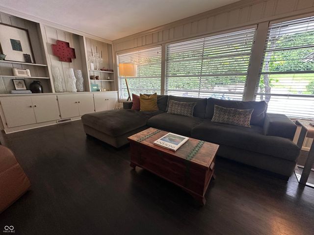 6976 Washington Boulevard, Indianapolis, IN 46220