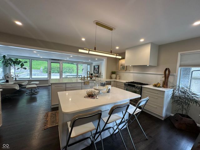 6976 Washington Boulevard, Indianapolis, IN 46220