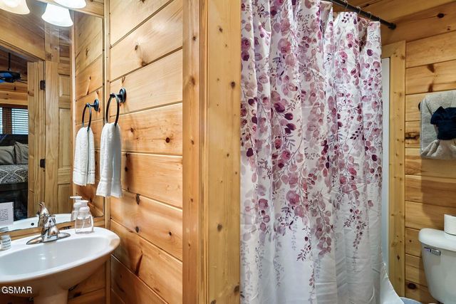 852 Resort Way, Gatlinburg, TN 37738