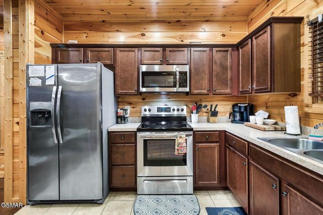 852 Resort Way, Gatlinburg, TN 37738