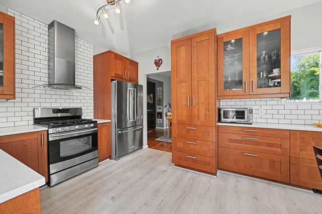 3215 Fenview Drive, Ann Arbor, MI 48108