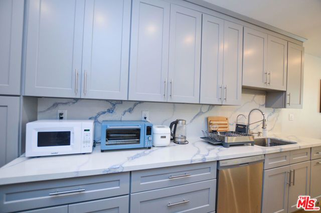 8738 Delgany Avenue 107, Playa Del Rey (los Angeles), CA 90293