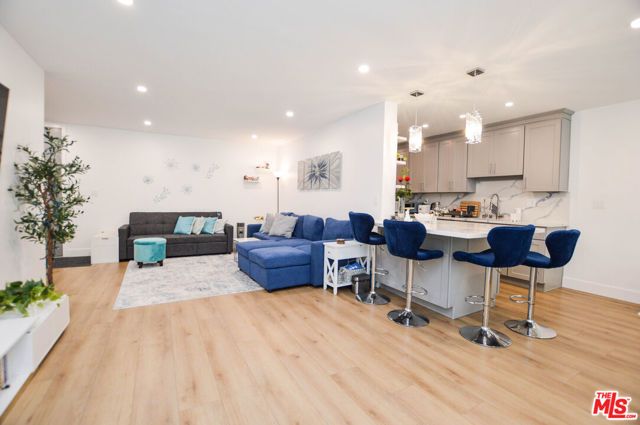 8738 Delgany Avenue 107, Playa Del Rey (los Angeles), CA 90293