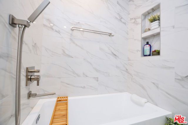 8738 Delgany Avenue 107, Playa Del Rey (los Angeles), CA 90293