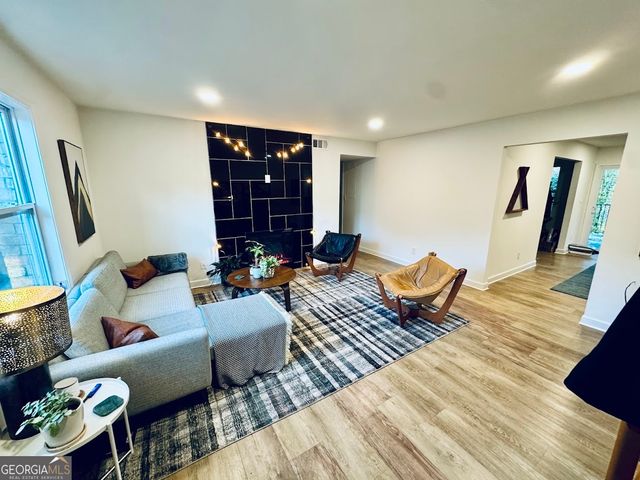 275 Winding River Road C, Atlanta, GA 30350