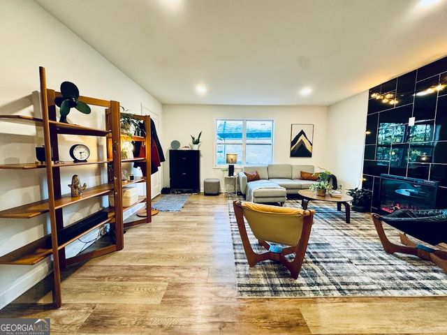 275 Winding River Road C, Atlanta, GA 30350