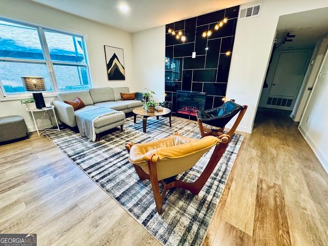 275 Winding River Road C, Atlanta, GA 30350