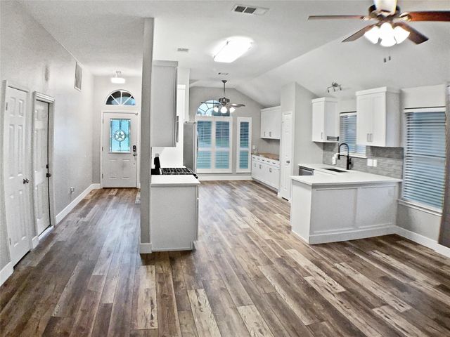 1608 Mallard LN, Taylor, TX 76574