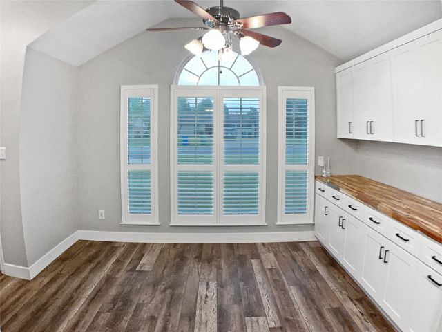 1608 Mallard LN, Taylor, TX 76574
