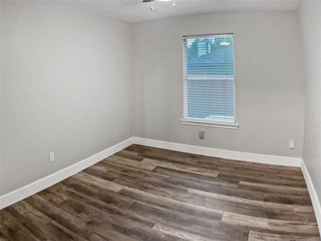 1608 Mallard LN, Taylor, TX 76574