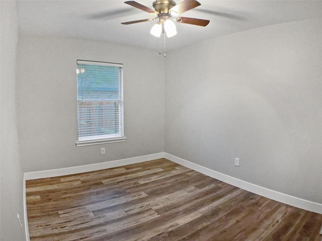 1608 Mallard LN, Taylor, TX 76574